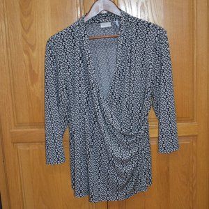 Chico’s  Size 3 Black and White STRETCH Top Size XL Faux WRAP